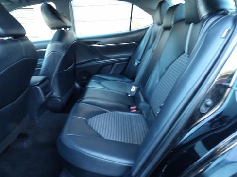 Used 2020 Toyota Camry SE w/ Sunroof Package image 13