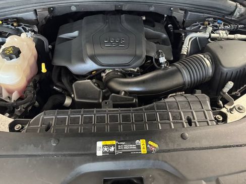 Used 2024 Jeep Grand Cherokee L Summit AWD/4WD image 7