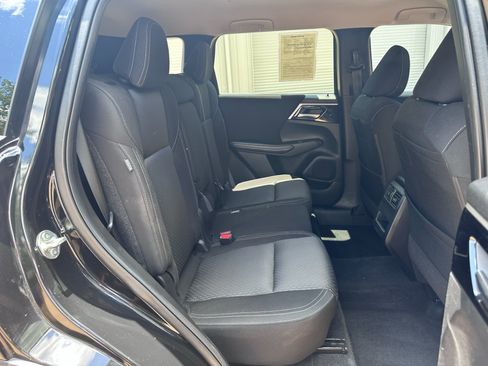 Used 2024 Mitsubishi Outlander ES FWD image 21