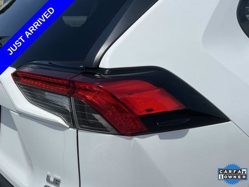 Used 2021 Toyota RAV4 LE AWD/4WD image 21