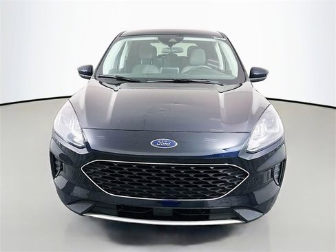 Used 2021 Ford Escape SE image 2