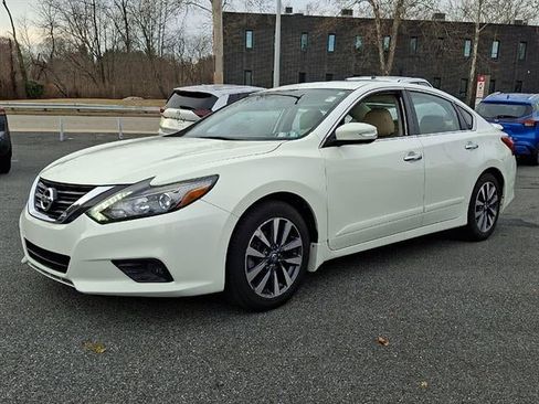 Used 2017 Nissan Altima 2.5 SL w/ 2.5 Technology Package image 3