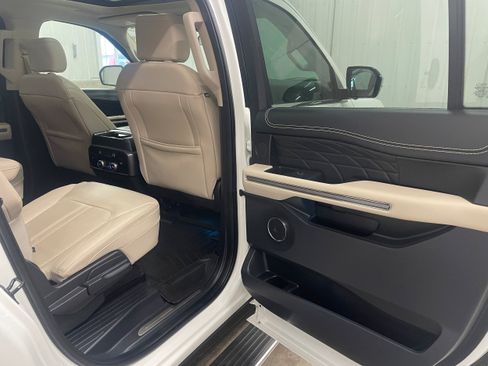 Used 2022 Ford Expedition Max Platinum AWD/4WD image 32