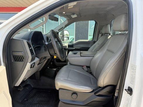 Used 2017 Ford F550 2WD Regular Cab Super Duty image 20