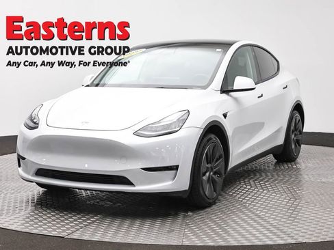 Used 2022 Tesla Model Y Long Range AWD/4WD image 1