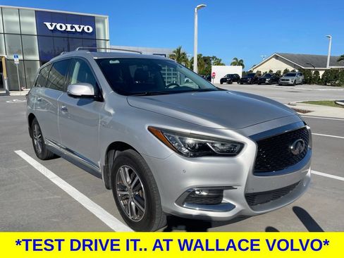 Used 2020 INFINITI QX60 Luxe w/ Essential Package FWD image 3