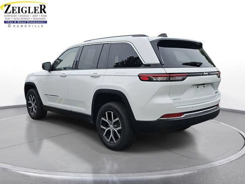 Used 2023 Jeep Grand Cherokee Limited AWD/4WD image 7