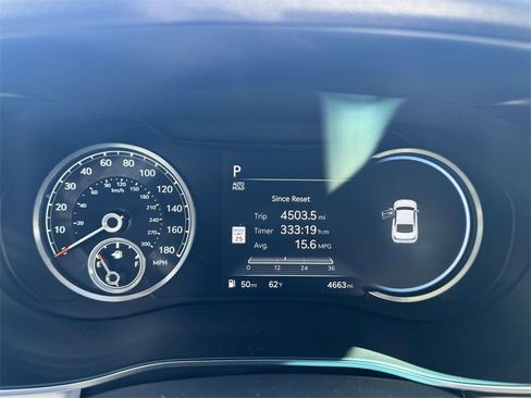 Used 2025 Genesis G70 2.5T image 24