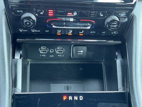 Used 2023 Jeep Grand Cherokee L Laredo image 29