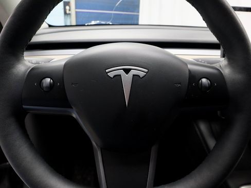 Used 2023 Tesla Model Y Long Range image 32