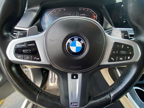 Used 2022 BMW X7 xDrive40i w/ M Sport Package AWD/4WD image 18