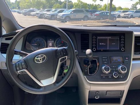Used 2020 Toyota Sienna L FWD image 6