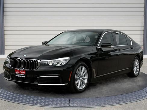 Used 2019 BMW 740i w/ Parking Assistance Package RWD image 3