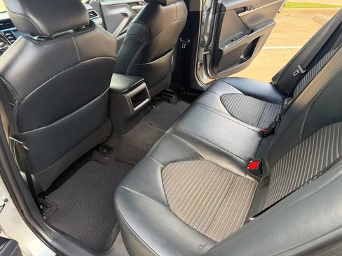 Used 2019 Toyota Camry SE FWD image 21
