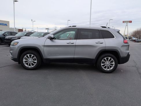 Used 2019 Jeep Cherokee Latitude w/ Popular Appearance Group image 9