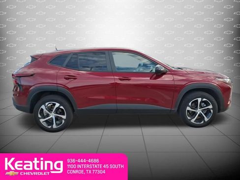 Used 2025 Chevrolet Trax RS w/ Driver Confidence Package FWD image 4