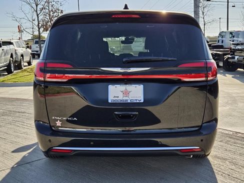 New 2026 Chrysler Pacifica Select FWD image 3