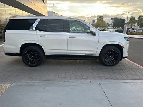 Used 2021 Cadillac Escalade Premium Luxury w/ LPO, Illumination Package AWD/4WD image 4