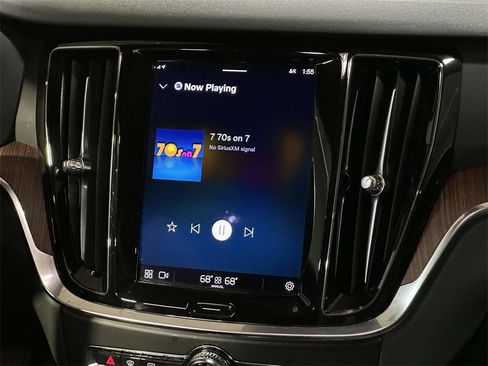 Used 2023 Volvo S60 B5 Plus image 3