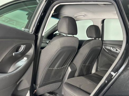 Used 2018 Hyundai Elantra GT image 12