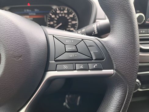 Used 2024 Nissan Altima 2.5 SV FWD image 27