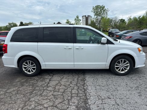 Used 2020 Dodge Grand Caravan SXT w/ Driver Convenience Group FWD image 5