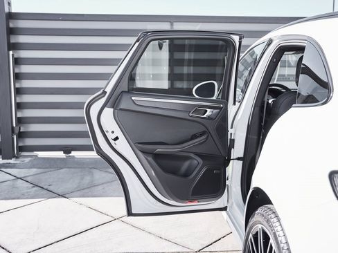 Used 2025 Porsche Macan GTS image 29