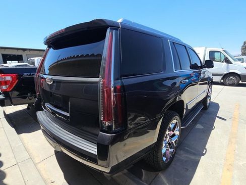 Used 2016 Cadillac Escalade Luxury RWD image 4