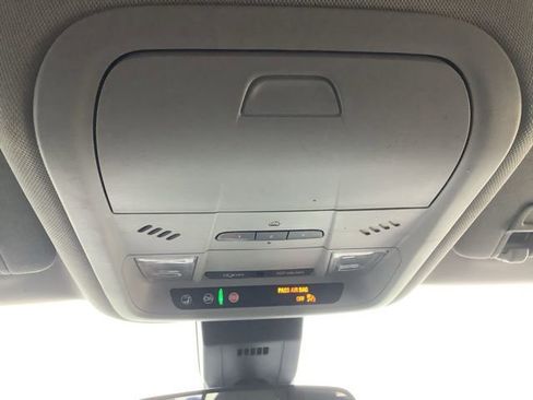 Used 2020 Chevrolet Equinox LT image 32