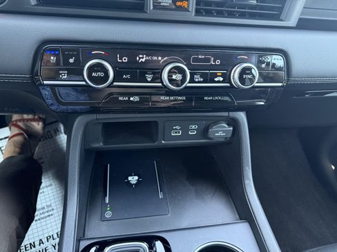 Used 2024 Honda Pilot Elite image 12