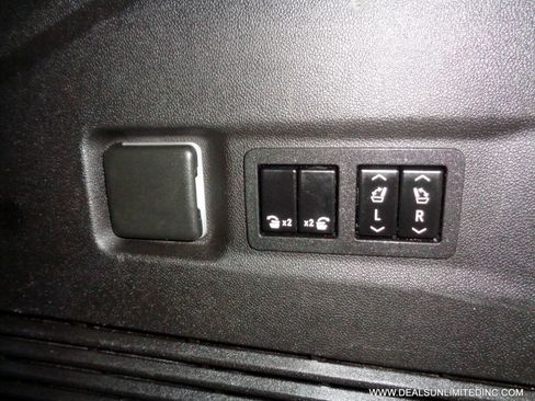 Used 2022 Chevrolet Suburban LT w/ LT Signature Plus Package AWD/4WD image 26