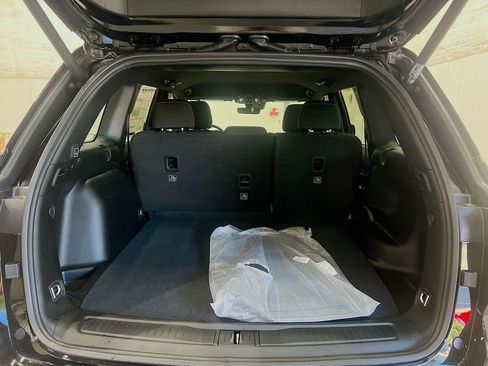 New 2025 Jeep Grand Cherokee Laredo w/ Luxury Tech Group I image 13