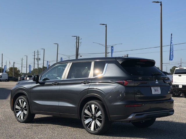 Used 2025 Mitsubishi Outlander SE FWD image 10
