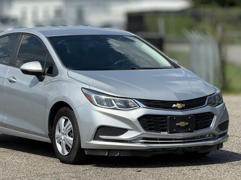Used 2018 Chevrolet Cruze LS FWD image 15