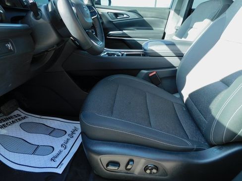 Used 2024 Chevrolet Traverse LT w/ Midnight/Sport Edition image 13