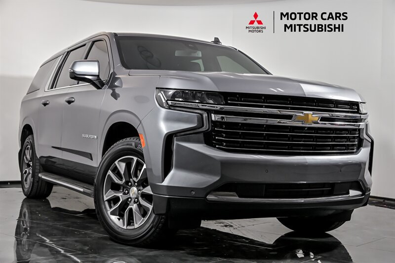 Used 2021 Chevrolet Suburban LT w/ LT Signature Package AWD/4WD image 1