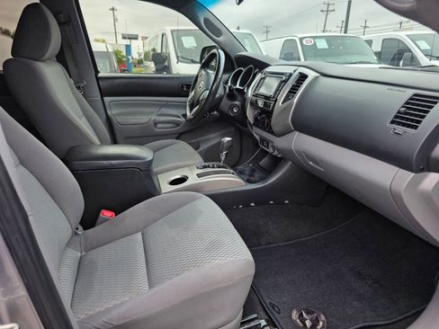 Used 2014 Toyota Tacoma PreRunner w/ SR5 Package RWD image 9