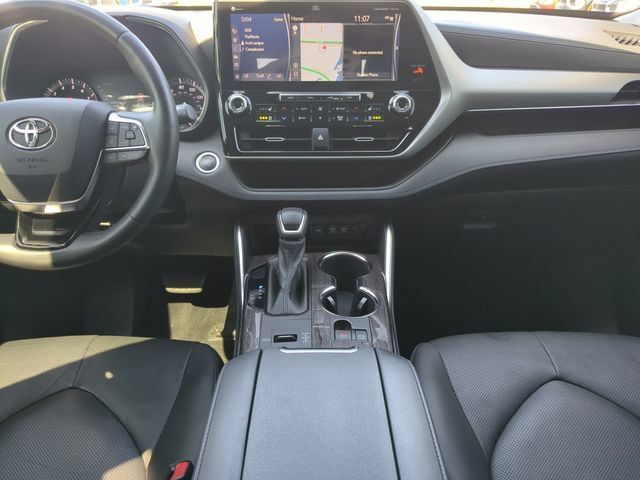 Used 2020 Toyota Highlander Platinum FWD image 18