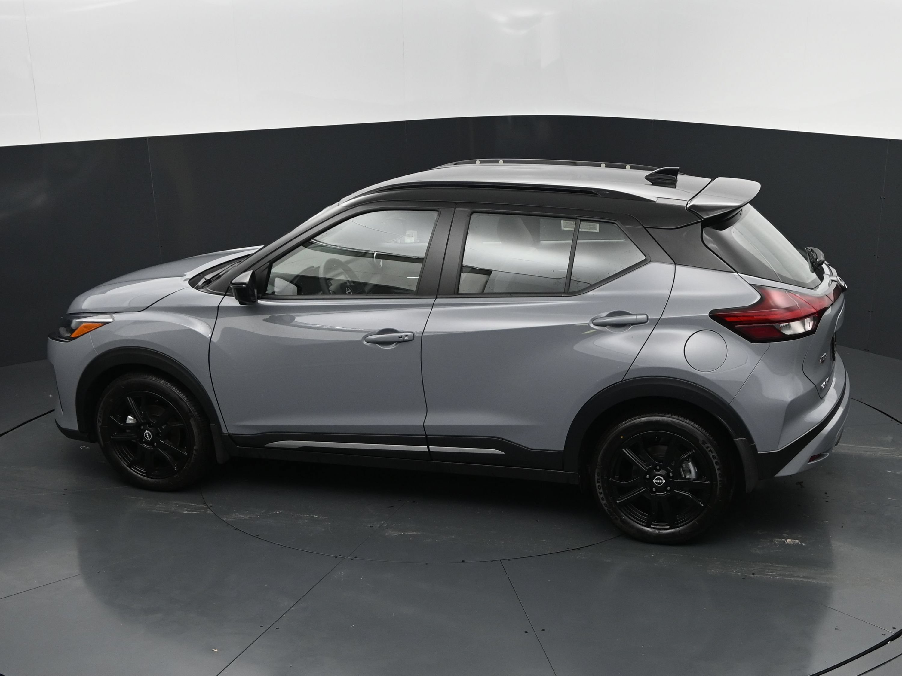 Used 2024 Nissan Kicks SR w/ SR Premium Package FWD image 29