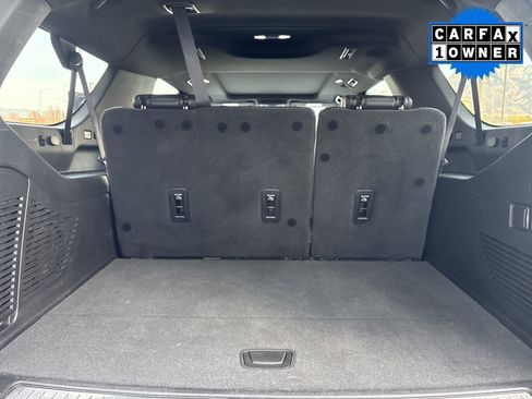 Used 2023 Chevrolet Suburban Z71 w/ Luxury Package image 27