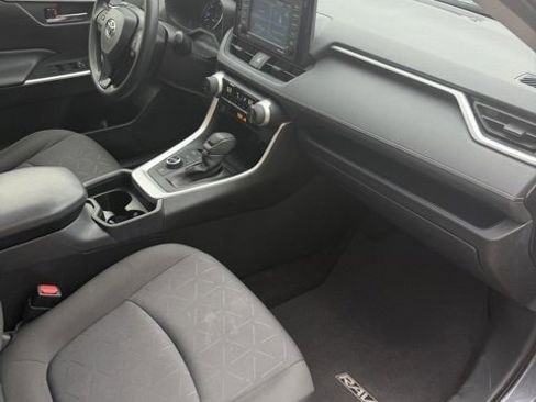 Used 2020 Toyota RAV4 XLE image 10