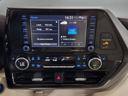 Used 2021 Toyota Highlander XLE FWD image 35