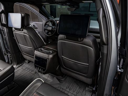 Used 2025 GMC Yukon AT4 Ultimate AWD/4WD image 32
