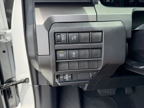 Used 2025 Toyota Tacoma SR5 AWD/4WD image 19