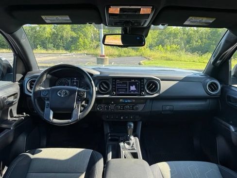 Used 2021 Toyota Tacoma TRD Off-Road w/ Technology Package AWD/4WD image 17