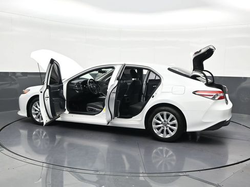 Used 2019 Toyota Camry LE FWD image 34