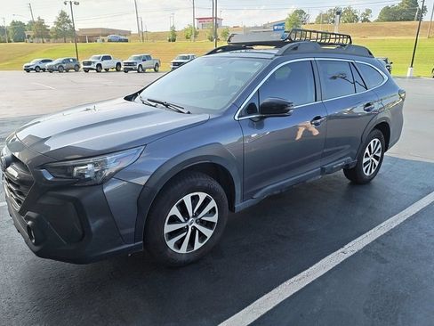 Used 2025 Subaru Outback Premium AWD/4WD image 1