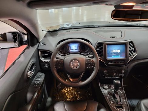 Used 2021 Jeep Cherokee Trailhawk w/ Technology Group image 17