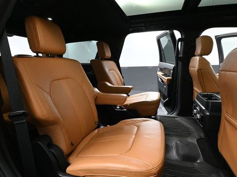 Used 2023 Ford Expedition Platinum image 50