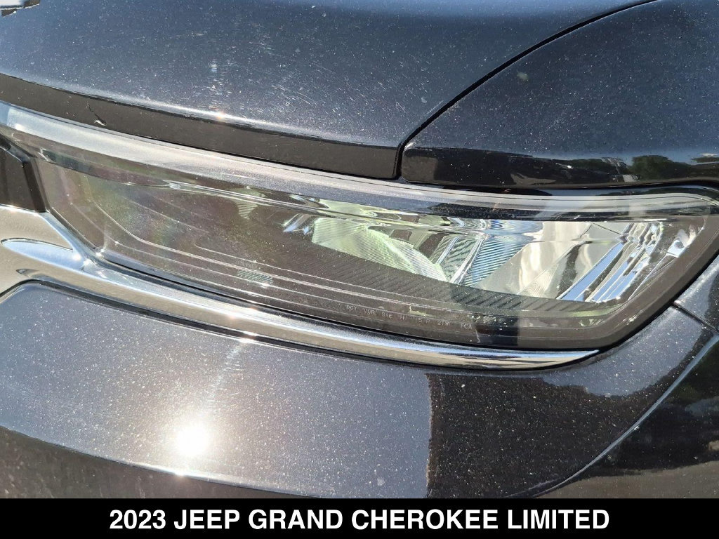 Used 2023 Jeep Grand Cherokee Limited RWD image 10